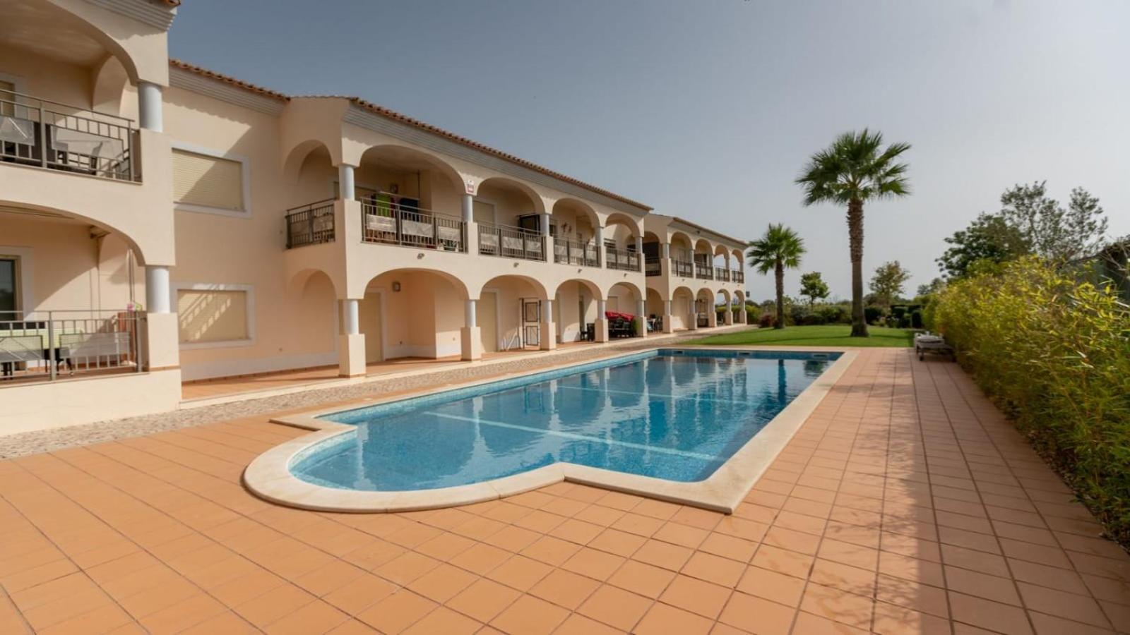 Espacoso Com Piscina Apartment *